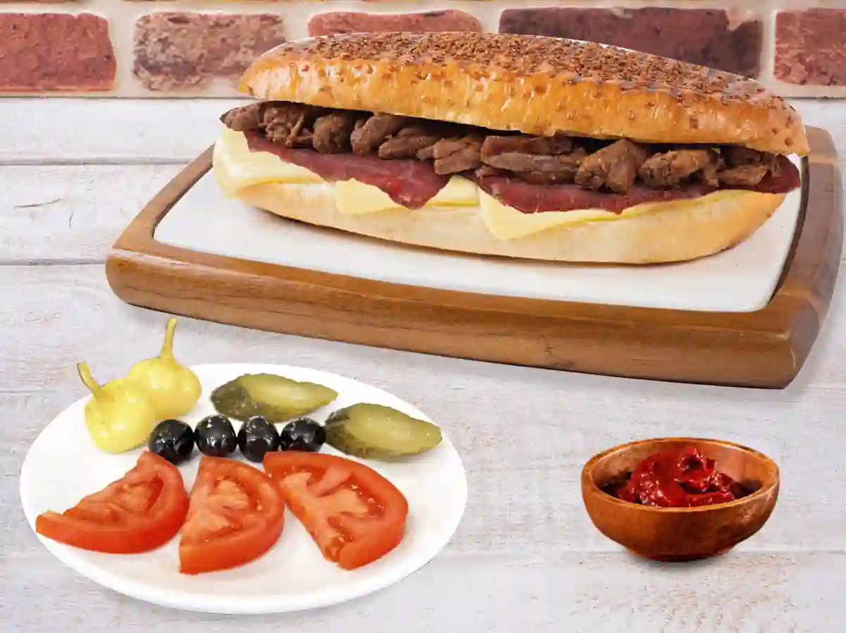 Pastırmalı Kavurmalı Kaşarlı Tost